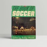 bobby moore eds book of soccer first uk edition 1965 signed img 1965