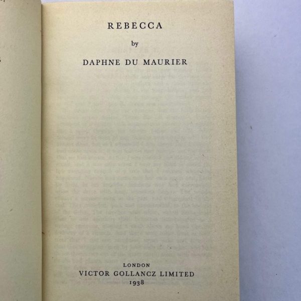 daphne du maurier rebecca first2