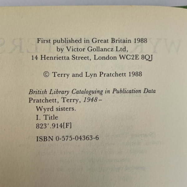 terry pratchett wyrd sisters first ed2