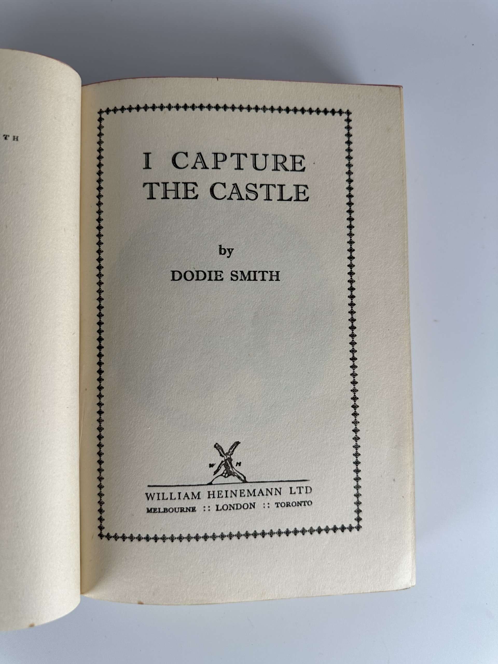 dodie smith I capture the castle first edition3
