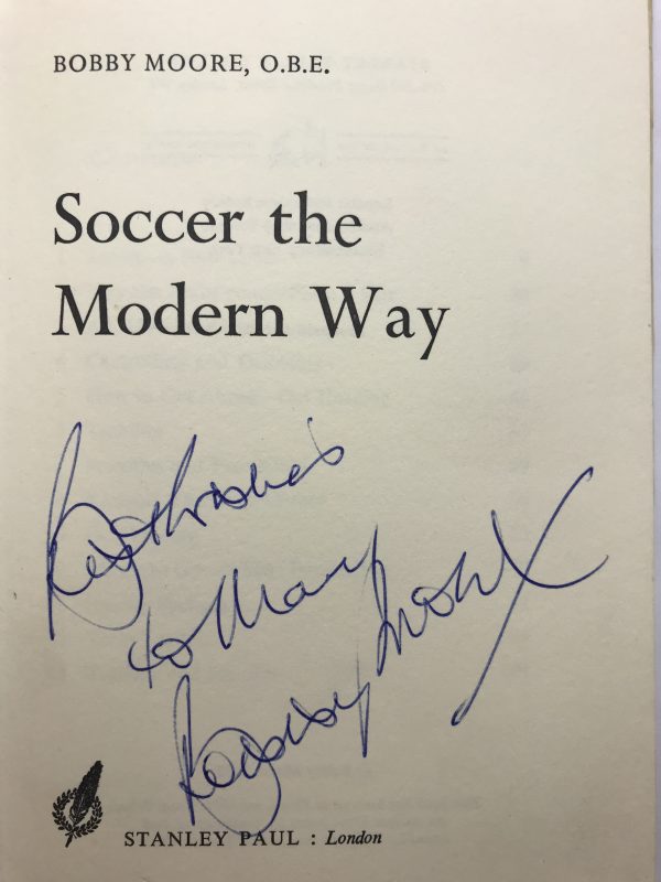 bobby moore soccer the modern way signed edition2