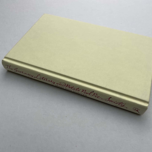 mary ann shaffer the guernsey literary and potato peel pie society first edition3