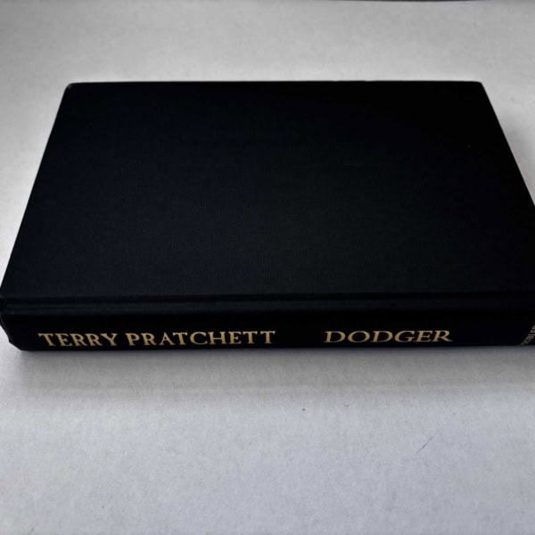 terry pratchett dodger first ed with cards3