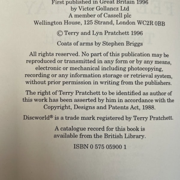 terry pratchett feet of clay first ed2
