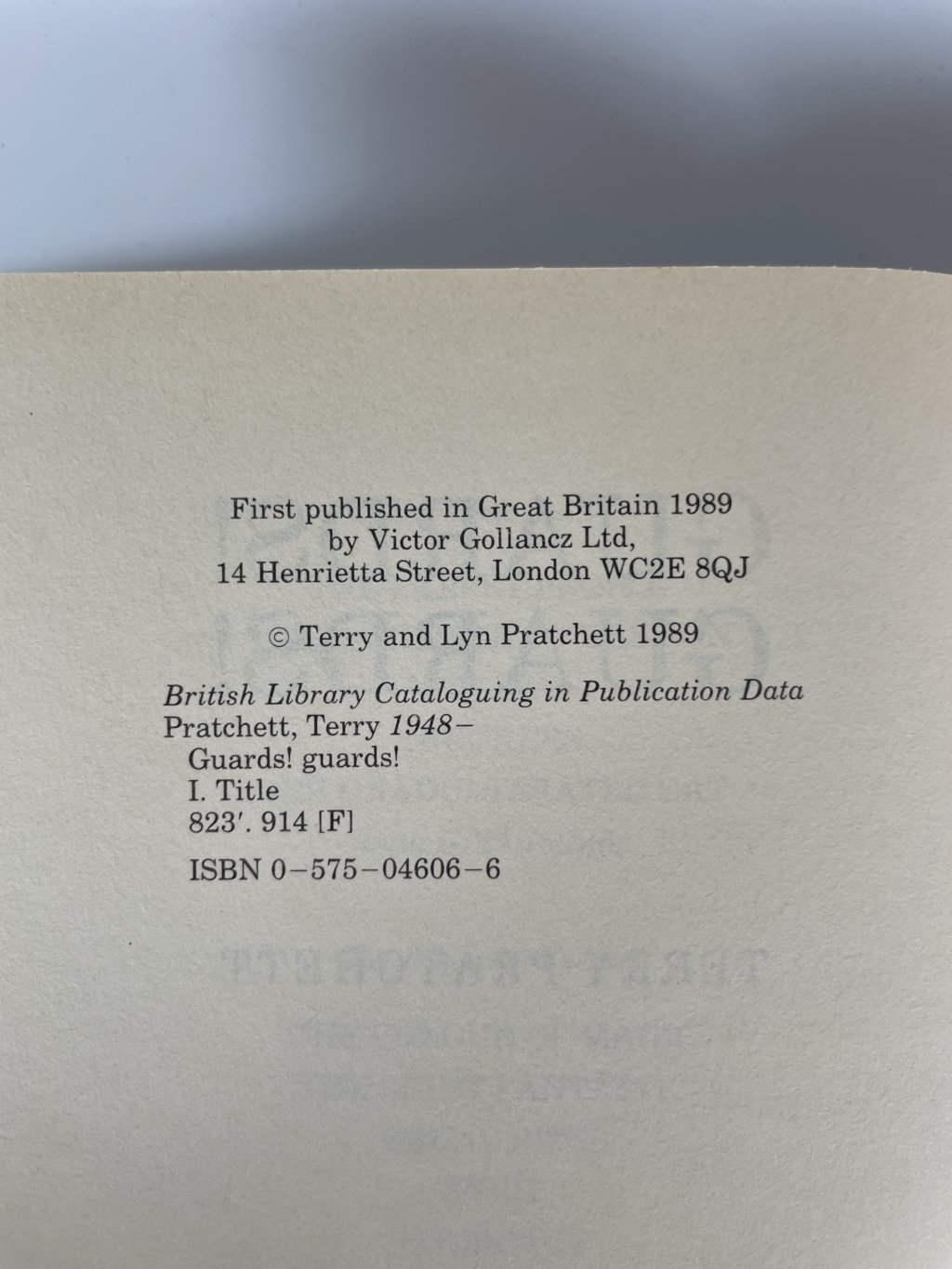 terry pratchett guards guards first edition2