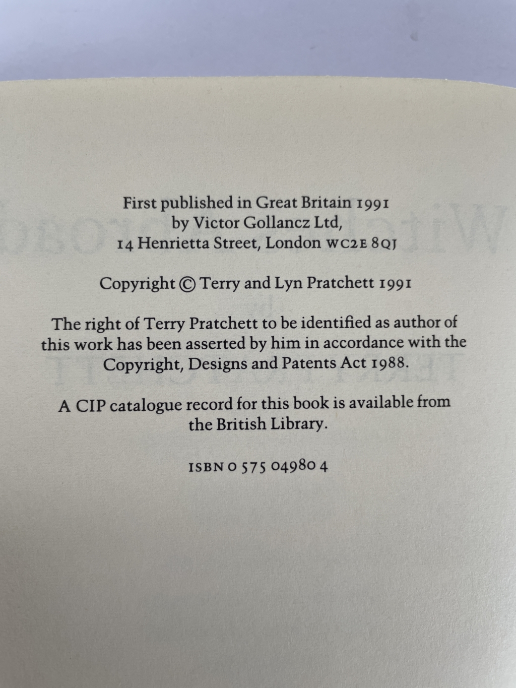 terry pratchett witches abroad first edi2