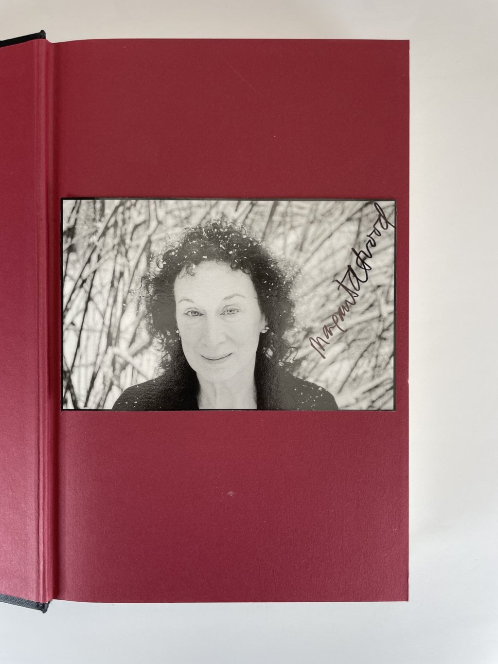 margaret atwood the blind assassin with signed picture2