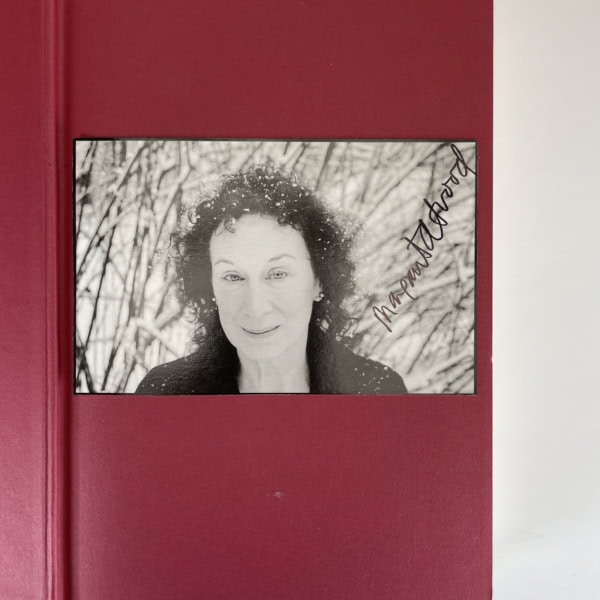 margaret atwood the blind assassin with signed picture2