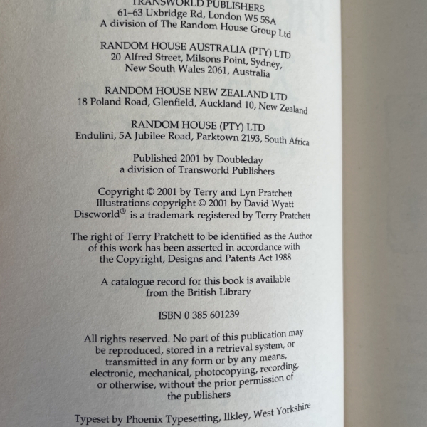 terry pratchett the amazing maurice first edition2