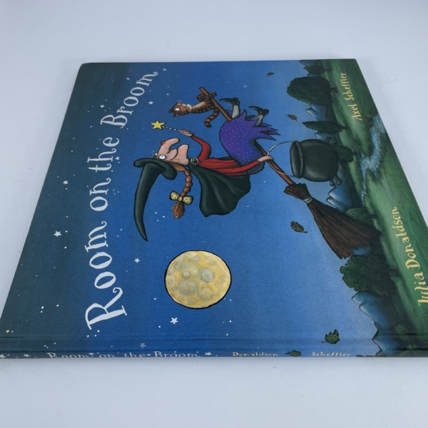 julia donaldson room on the broom no wrapper 3