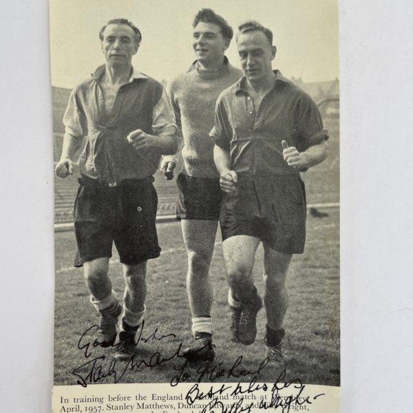 duncan edwards tackle soccer this way with signed card 5