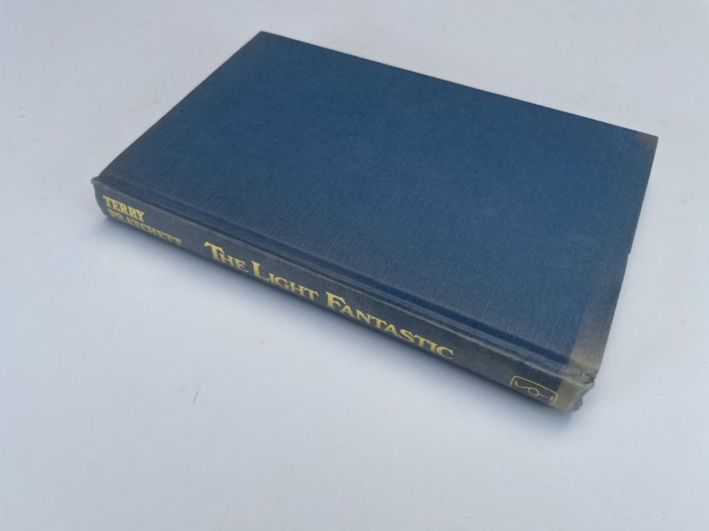 terry pratchett the light fantastic first ed3
