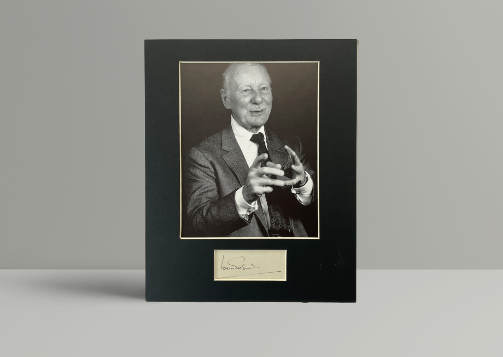 john gielgud signed pic1