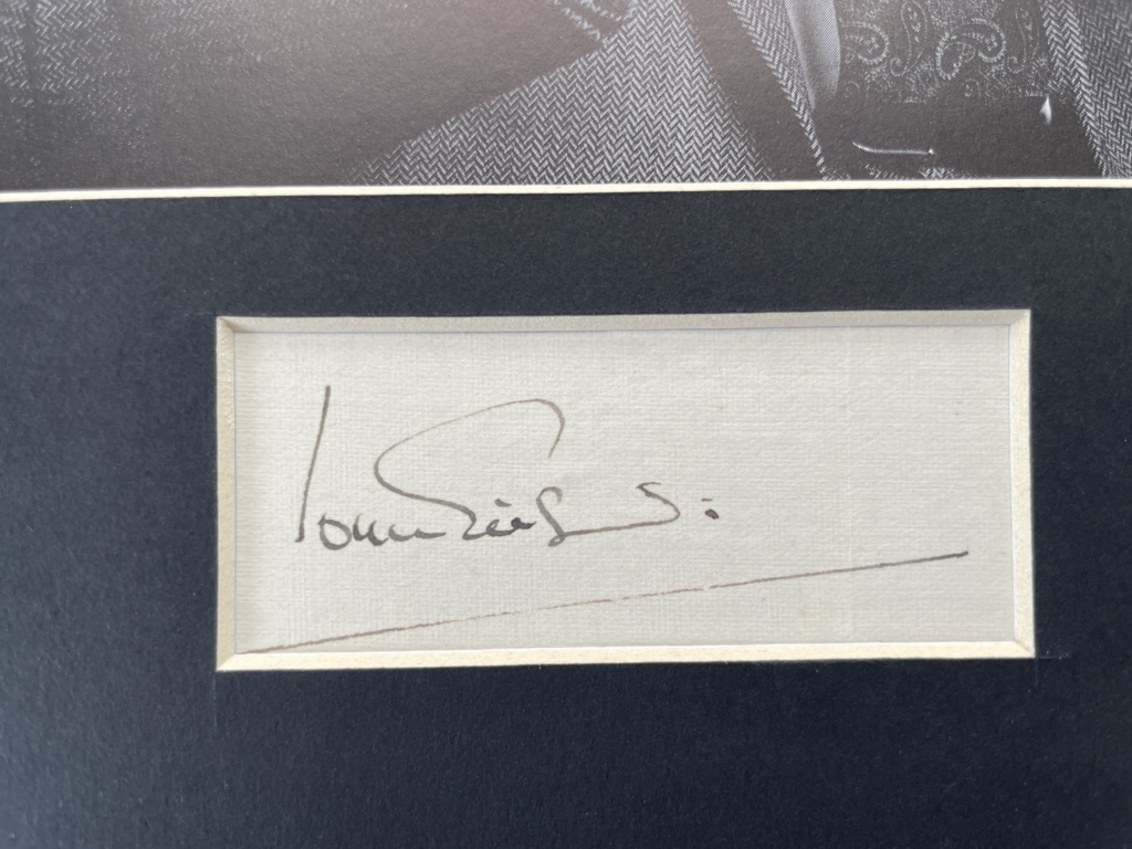 john gielgud signed pic2