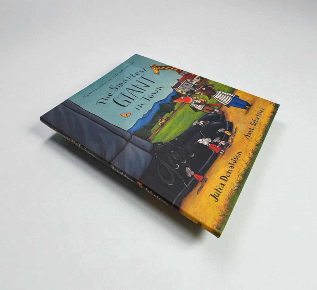 Julia Donaldson - Th Smartest Giant in Town - First Edition Rare - SIGNED Julia Donaldson - Th Smartest Giant in Town - First Edition Rare - SIGNED