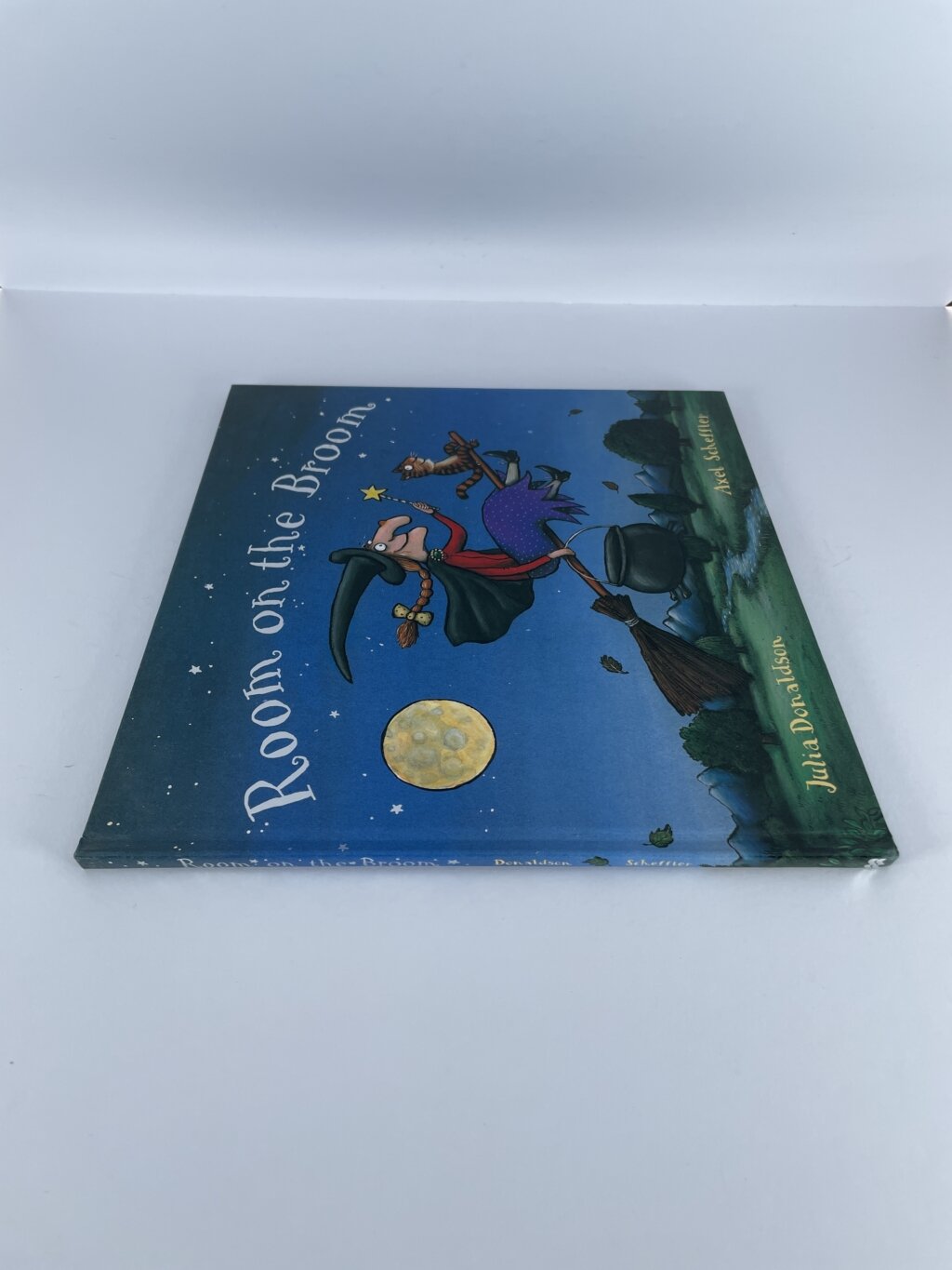 julia donaldson room on the broom with wrapper 3